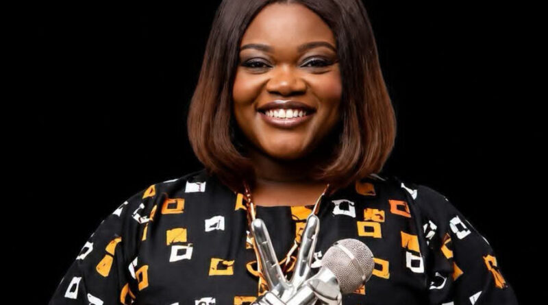 Saara Emmanuelle Houansou : la voix béninoise qui a conquis l&rsquo;Afrique